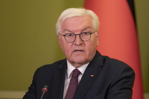 Президент Германии Штайнмайер призвал граждан быть экономными в силу наступившего кризиса Президент Германии Штайнмайер призвал граждан быть экономными в силу наступившего кризиса