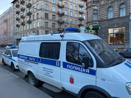 Пятерых задержали после обысков в администрации Василеостровского района Пятерых задержали после обысков в администрации Василеостровского района