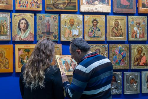Российские спецслужбы пресекли попытку незаконного вывоза найденных в Энергодаре православных икон Российские спецслужбы пресекли попытку незаконного вывоза найденных в Энергодаре православных икон