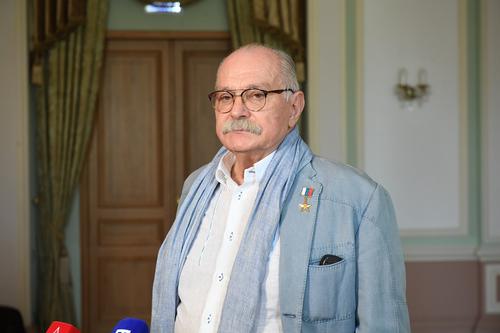 Михалков заявил, что введение против него санкций ЕС доказывает правоту его слов о нацизме в Украине Михалков заявил, что введение против него санкций ЕС доказывает правоту его слов о нацизме в Украине