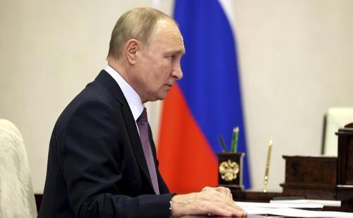 Путин поручил правительству до 1 марта представить предложения по расчету цен на нефть для налогообложения Путин поручил правительству до 1 марта представить предложения по расчету цен на нефть для налогообложения