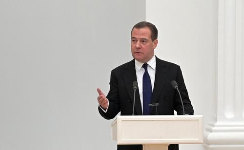 Медведев: экономика «несчастной» Украины «стремительно превращается в смрадную труху» Медведев: экономика «несчастной» Украины «стремительно превращается в смрадную труху»