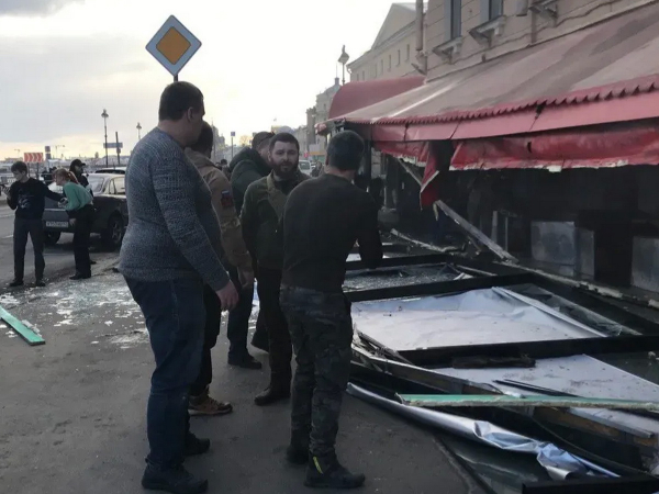 При взрыве в кафе “Стрит-бар” в Санкт-Петербурге погиб военкор Владлен Татарский: момент взрыва попал на видео (ФОТО, ВИДЕО) Взрыв в кафе в Санкт-Петербурге