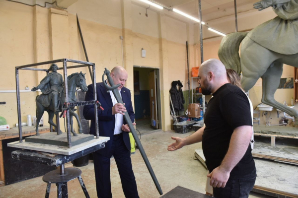 «Получается по-настоящему величественным»: мэр Омска Шелест показал будущий памятник Бухгольцу «Получается по-настоящему величественным»: мэр Омска Шелест показал будущий памятник Бухгольцу1