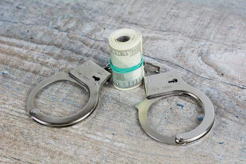 Полицейские продавали адреса умерших граждан по 4 тыс. рублей за один адрес Полицейские продавали адреса умерших граждан по 4 тыс. рублей за один адрес