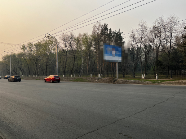 С Красного Пути в Омске убрали сгнивший придорожный забор за 2,7 миллиона рублей С Красного Пути в Омске убрали сгнивший придорожный забор за 2,7 миллиона рублей1