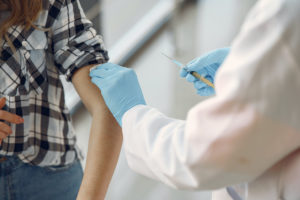 Экс-директор центра Вектор Ринат Максютов планирует оспаривать увольнение в суде Экс-директор центра Вектор Ринат Максютов планирует оспаривать увольнение в суде1