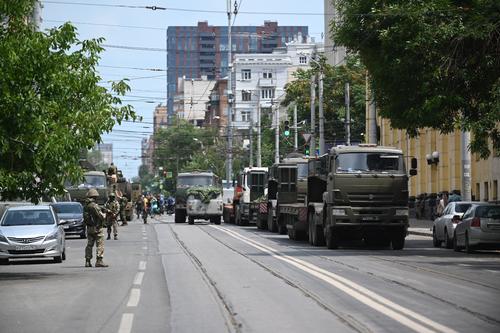 Mash: несколько десятков бойцов ЧВК «Вагнер» решили сдаться полиции при выезде из Ростова-на-Дону Mash: несколько десятков бойцов ЧВК «Вагнер» решили сдаться полиции при выезде из Ростова-на-Дону