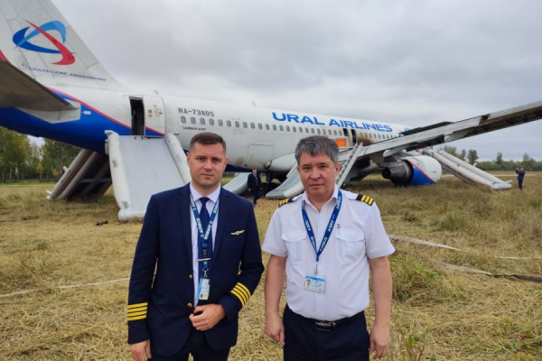 Хроники спасения рейса «Сочи-Омск», который сел в поле под Новосибирском (видео) пилоты рейса0