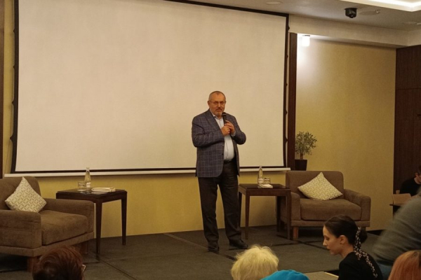 «Продал Родину недорого»: Борис Надеждин рассказал в Новосибирске, зачем ходил в посольство Евросоюза «Чисто пожрать»: Борис Надеждин рассказал в Новосибирске, зачем ходил в посольство Евросоюза0