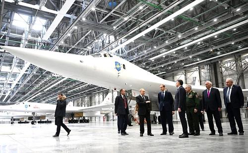 Путин в Казани совершит полет на стратегическом ракетоносце Ту-160М Путин в Казани совершит полет на стратегическом ракетоносце Ту-160М