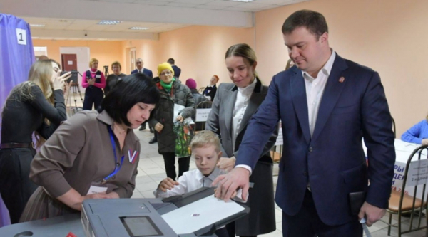 Всей семьей: омские ВИПы создали тренд на выборах президента Всей семьей: омские ВИПы создали тренд на выборах президента1