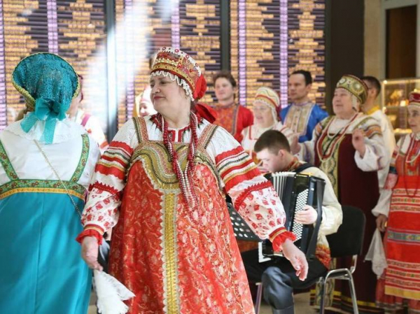 Пассажиры «Ласточки» ехали из Петербурга в Великий Новгород под живую музыку и песни Пассажиры «Ласточки» ехали из Петербурга в Великий Новгород под живую музыку и песни