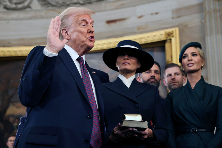 Трамп стал 47-м президентом США и пообещал отправить войска на границу с Мексикой Трамп стал 47-м президентом США и пообещал отправить войска на границу с Мексикой