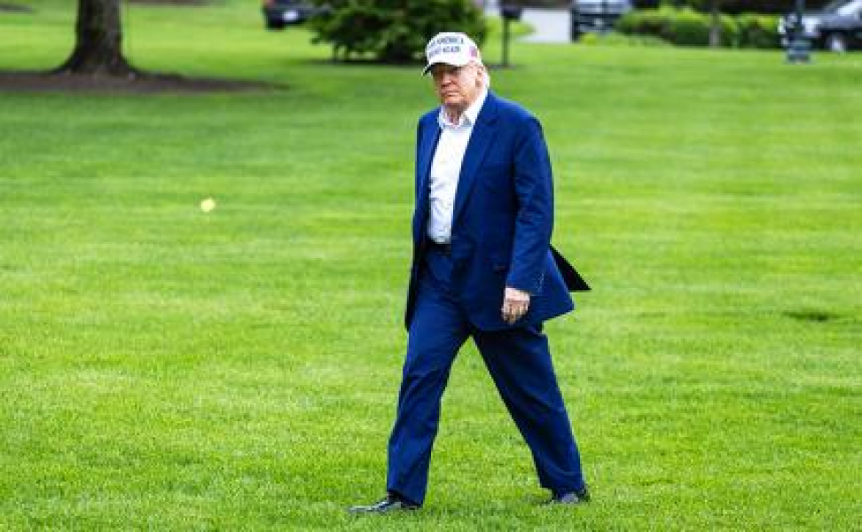 Хуже, чем в самолете: Гости эксклюзивного ужина Трампа были потрясены качеством еды На фото: президент США Дональд Трамп