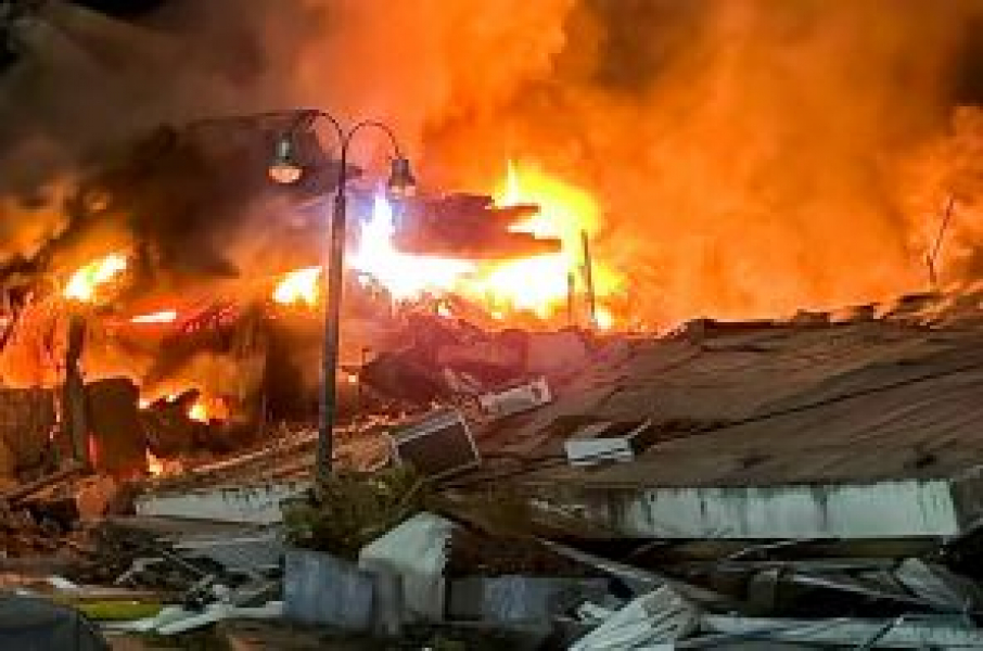 Фото. «Здесь раздают припасы, но иногда люди чуть не убивают друг друга из-за еды»: Последствия землетрясения в Венесуэле