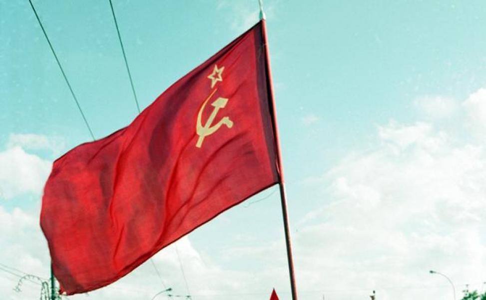 Побывавший на Луне флаг СССР продали на аукционе Побывавший на Луне флаг СССР продали на аукционе