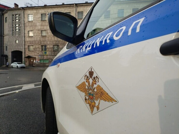 В Мурино водитель на автомобиле наехал на школьника на электросамокате на зебре. В Мурино автомобилист сбил школьника с электросамокатом на пешеходном переходе