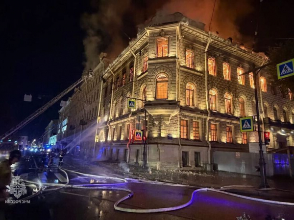 В доме особняка Миллера, затопленном во время тушения, начали сушить помещения. В залитом при тушении особняка Миллера доме начали просушивать помещения
